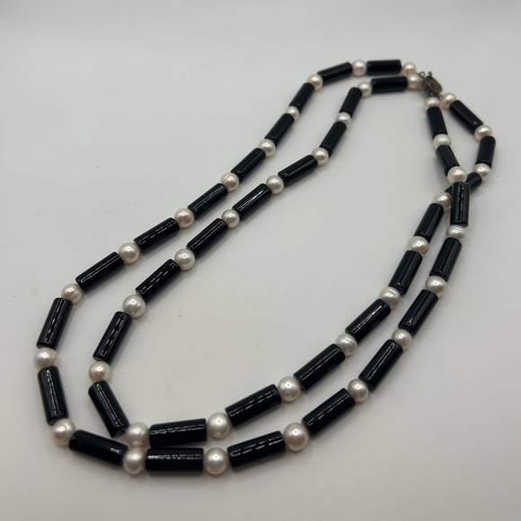 Vintage black onyx genuine pearl necklace with chinese “fu” silver clasp - Picture 3 of 6